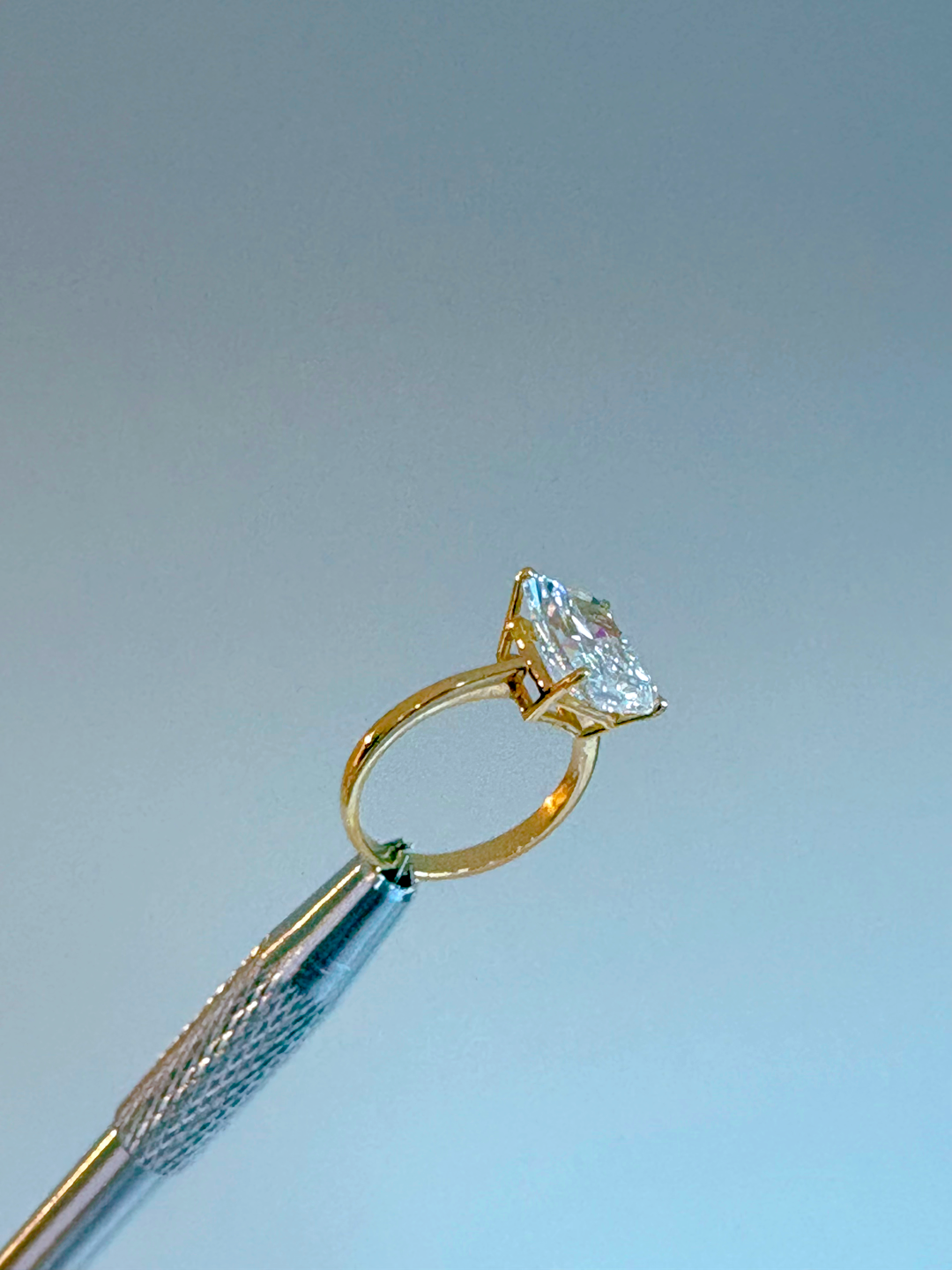 5.05 Carat Laboratory Grown Cut Cornered Rectangular Modified Brilliant Diamond in 18k Gold Ring - Image 3