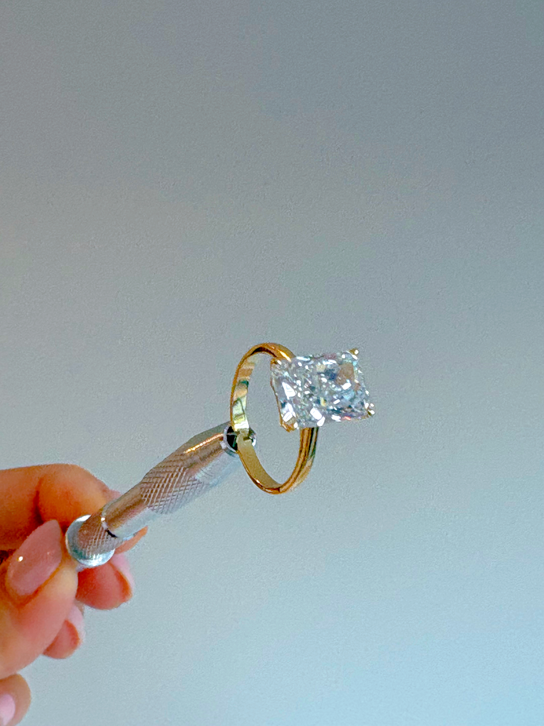 5.05 Carat Laboratory Grown Cut Cornered Rectangular Modified Brilliant Diamond in 18k Gold Ring - Image 4