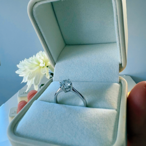 1.02 Carat Laboratory Grown Round Brilliant Diamond in 18k White Gold