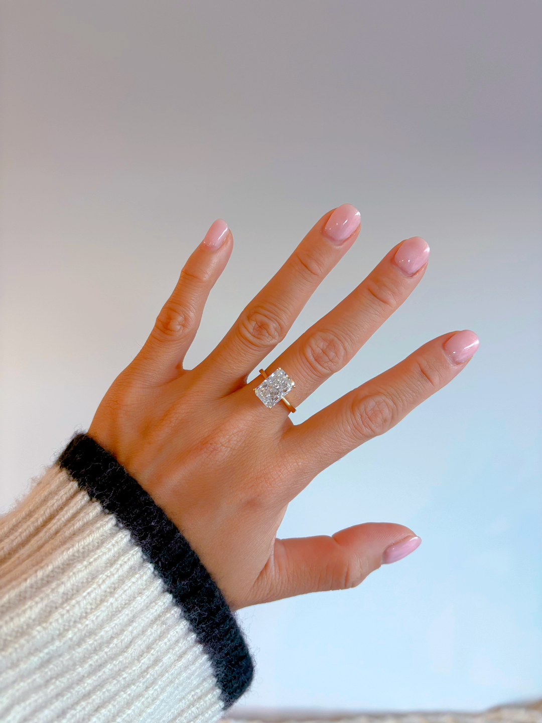 5.05 Carat Laboratory Grown Cut Cornered Rectangular Modified Brilliant Diamond in 18k Gold Ring - Image 6