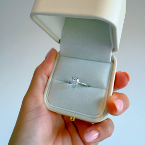 Pear brilliant 1.3ct ring in 18k white gold