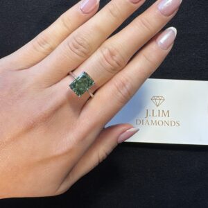 Fancy vivid green 5.03ct lab grown Diamond 18k white gold